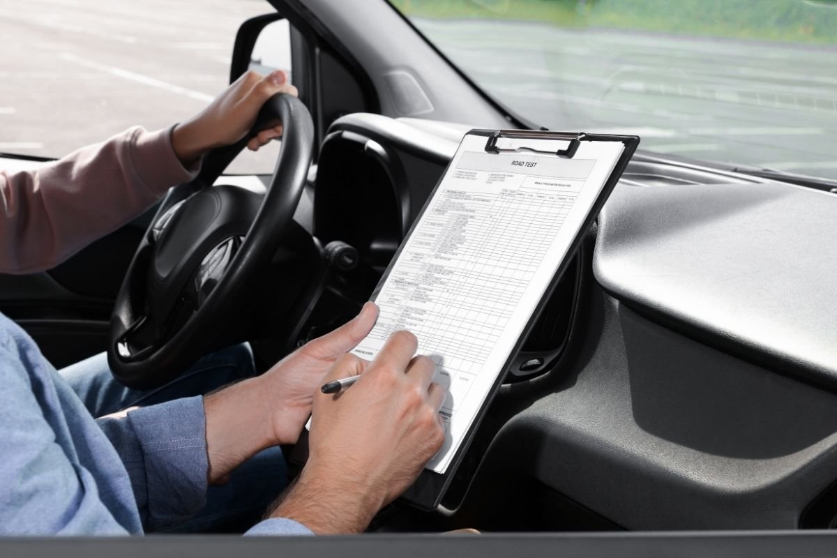 Driving Crash Courses: What Learners Need to Know Before Booking